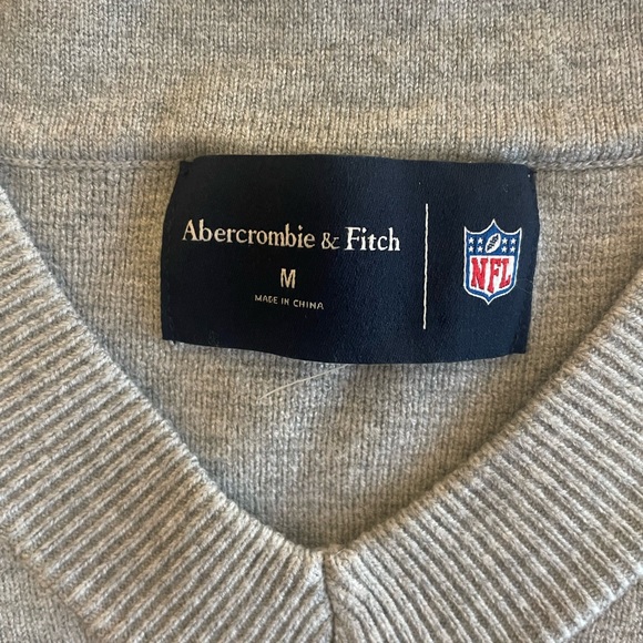 Abercrombie & Fitch V-Neck Sweater in Gray and Blue - Picture 3 of 3
